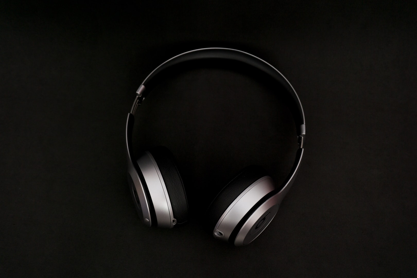 Headphones 